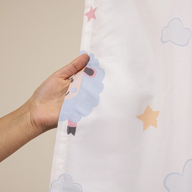 Cortina Curta Corta-Luz Estampada Pompom