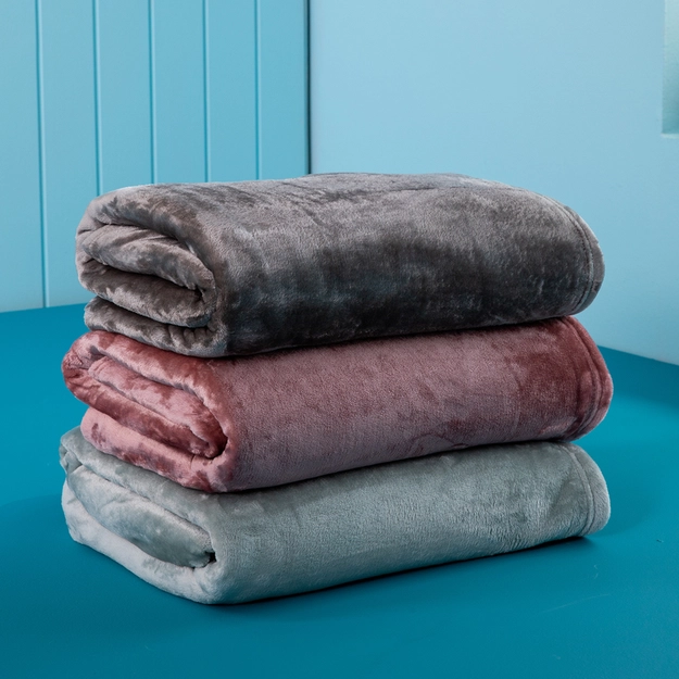 Manta Aveludada em Microfibra Lisa